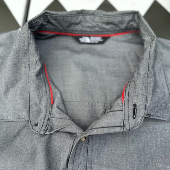 Men’s The North Face Short Sleeved Button Up Shirt - Picture 5 of 6